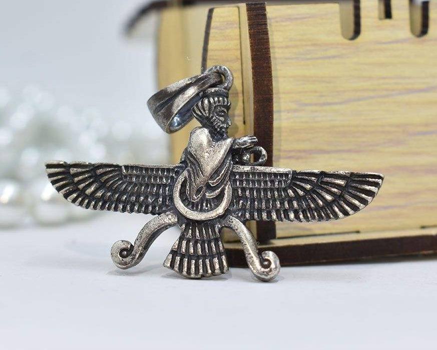 Perzische zilveren hanger minimalistisch Zoroastrisch symbool Faravahar