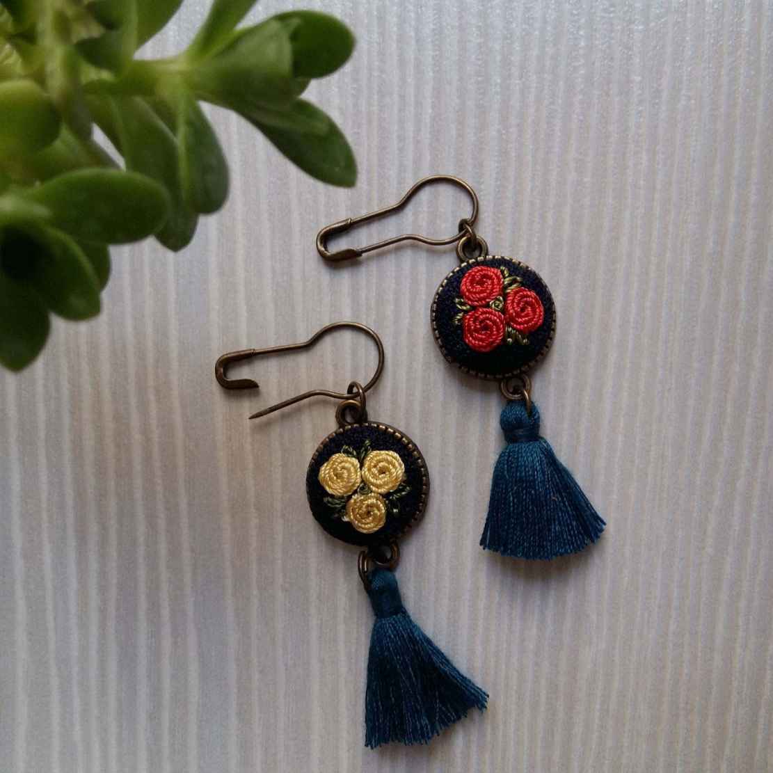 Geborduurde broche – bloemen SJ model