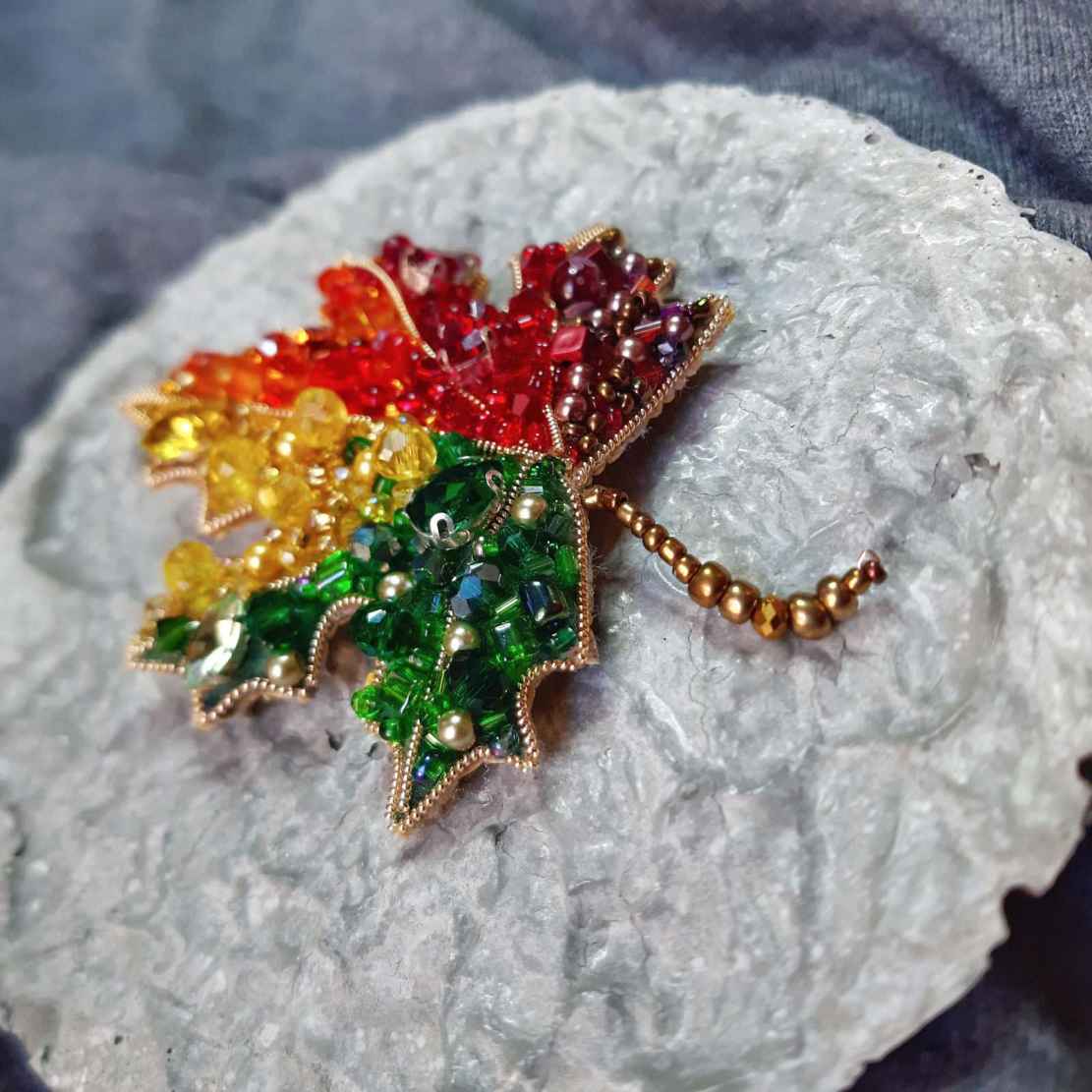 Vrouwelijke kralenbroche – Paizz model