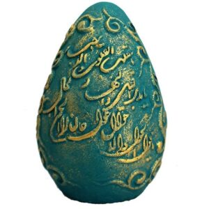 Elegante aardewerken Haftseen-eieren voor Nowruz (Patineh)
