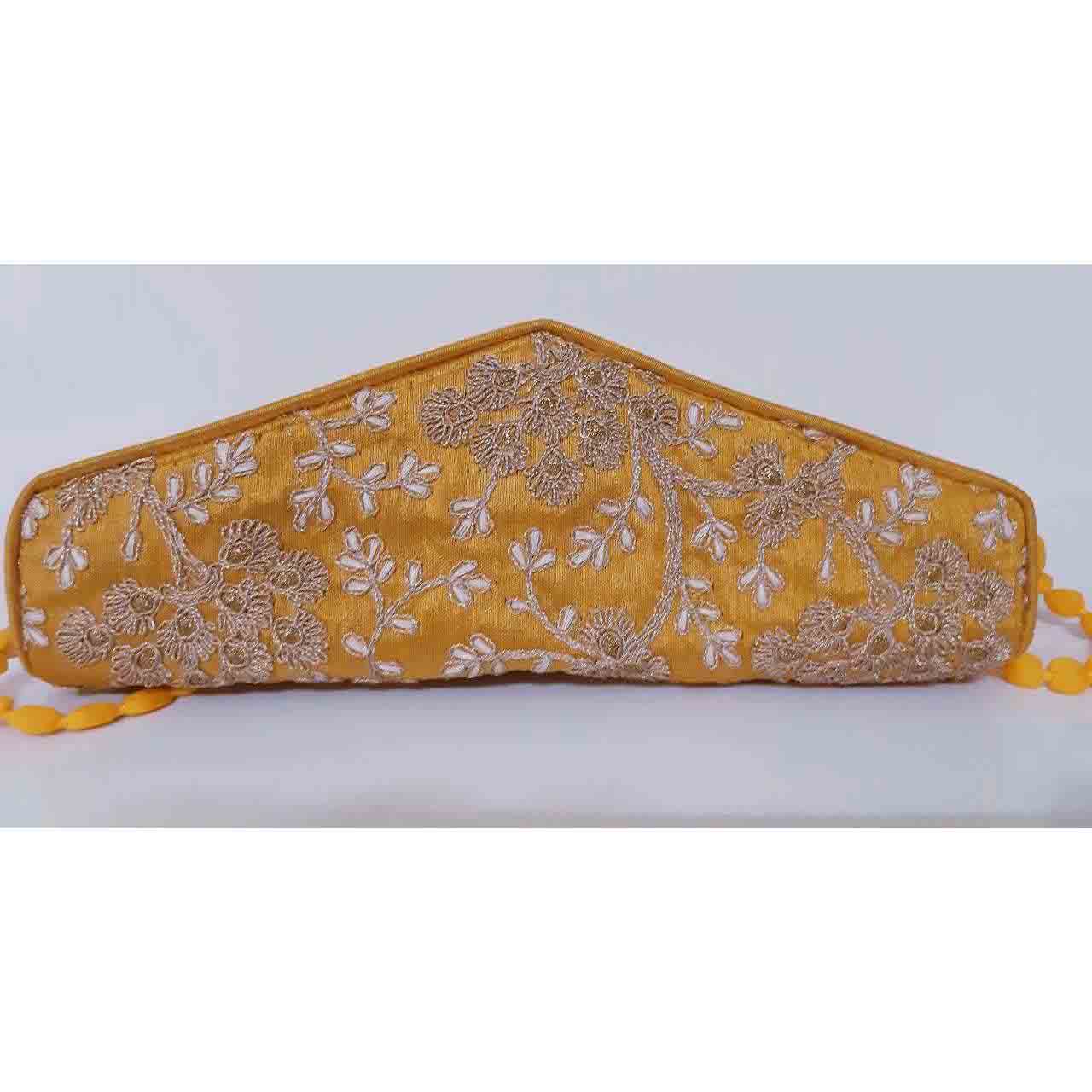 Geborduurde clutch handtas met gouden bloemmotief – A4