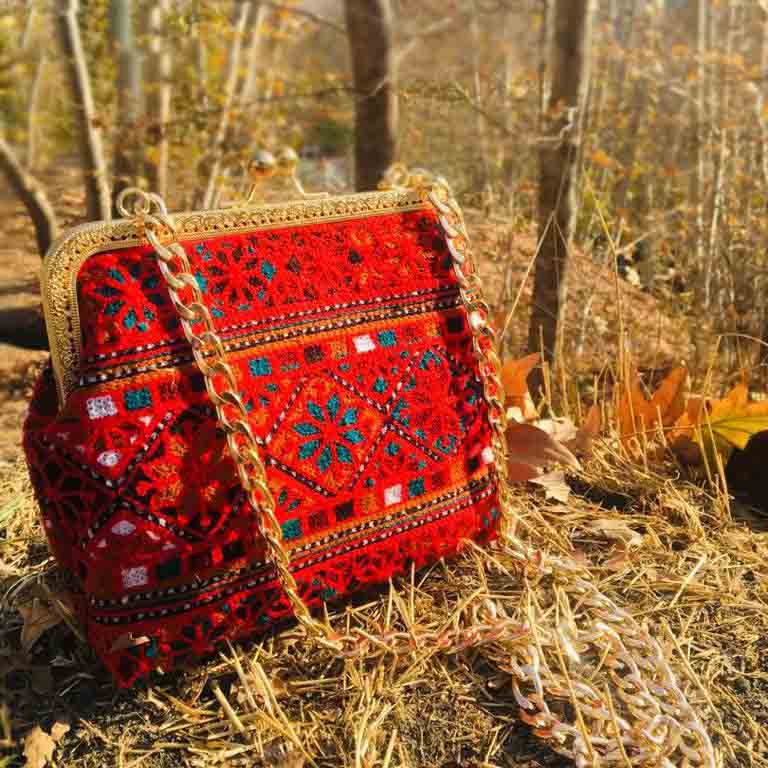 Geborduurde clutch handtas met traditioneel geometrisch patroon – Bisheh