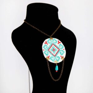 Traditionele Perzische geborduurde ketting met Balochi Blue Sky ontwerp