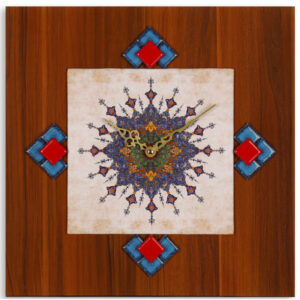 Handgemaakte Perzische Houten Wandklok met Geometrisch Patroon Model Aram