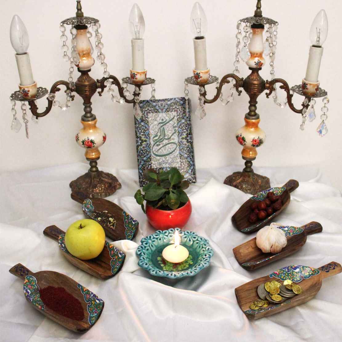 Elegante houten Haft-sin set Hoonarin voor Nowruz