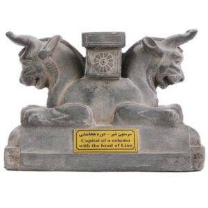 Historische Griffioen: Achaemenidische Gehoornde Leeuwenkop Figuur