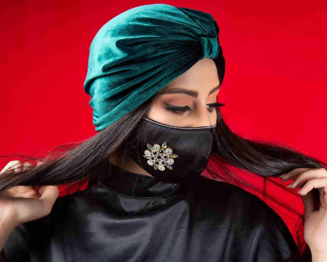 Handgemaakte Geborduurde Gezichtsmasker voor Vrouwen