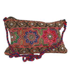 Etnische Baluchi Crossbodytas – Model Hana