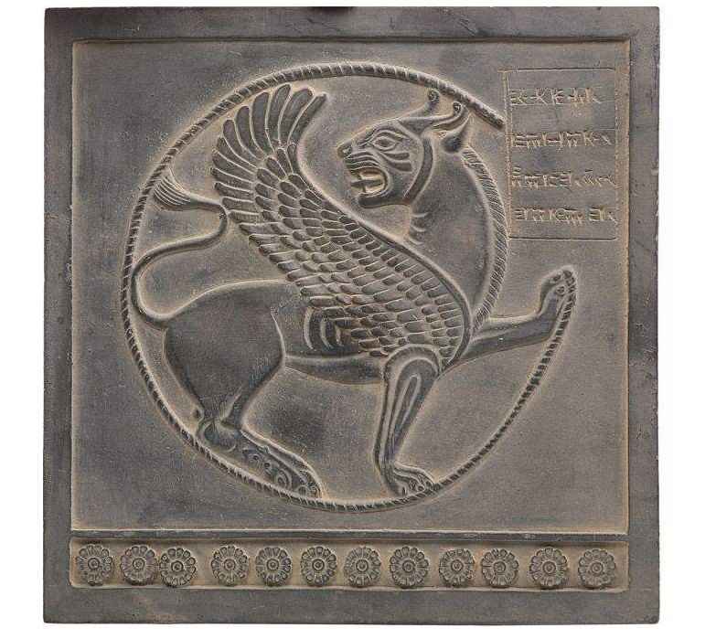 Leeuwen in een Gouden Kop Inscriptie Replica Geïnspireerd door het Oude Perzië