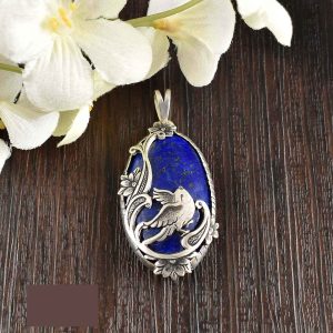 Perzische gegraveerde zilveren hanger met lapis lazuli