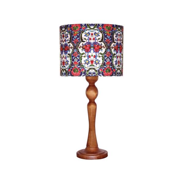 Traditionele Houten Tafellamp met Perzisch Geïnspireerde Lampenkap Sajedi
