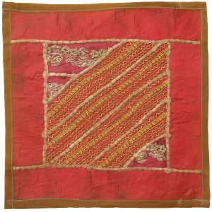Geborduurde Kussenhoes – Rode Suzani Design