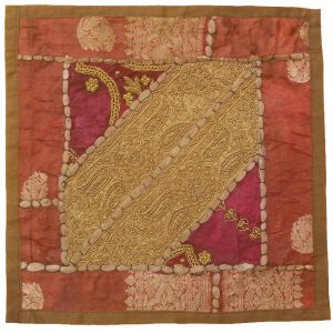 Geborduurde Kussenhoes – Roze Suzani Design
