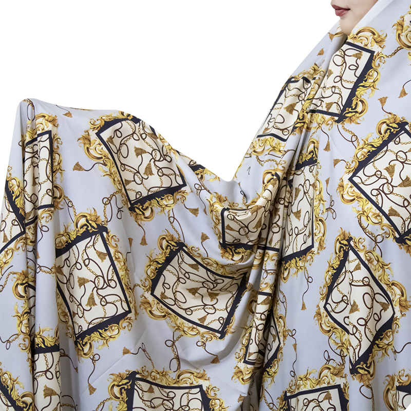 Wit-gouden gebedsjurk met bloemen – Iraanse overhead-hijab voor dames