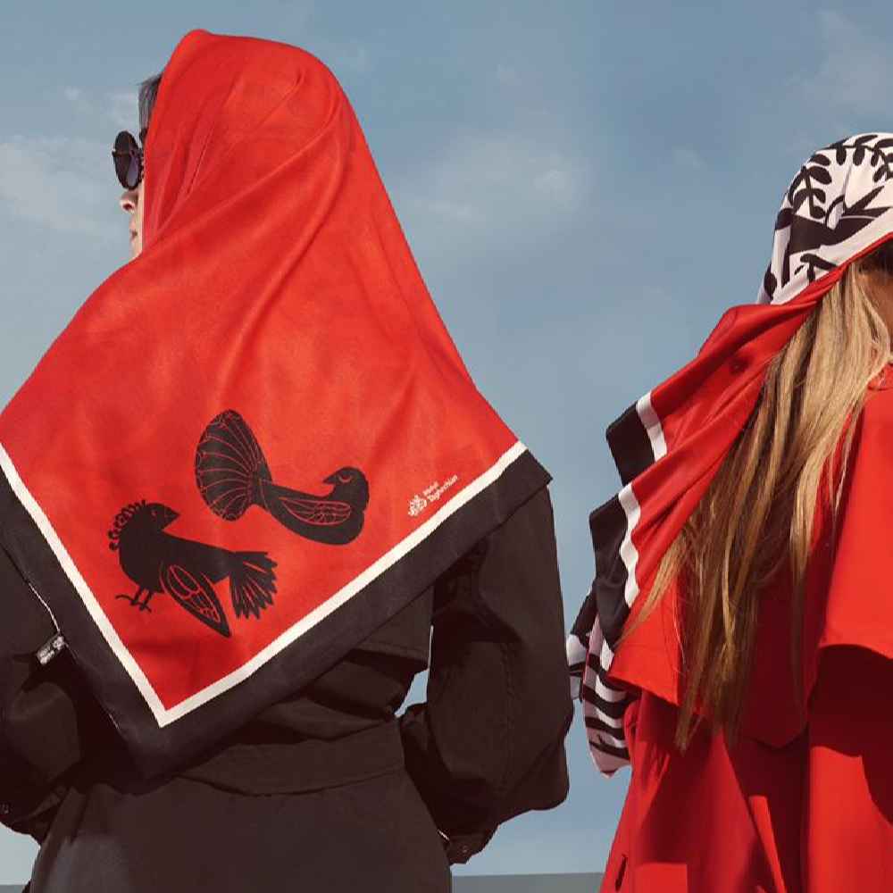 Zijden Sjaal ‘Ashegh’ – Levendig Rood Ontwerp