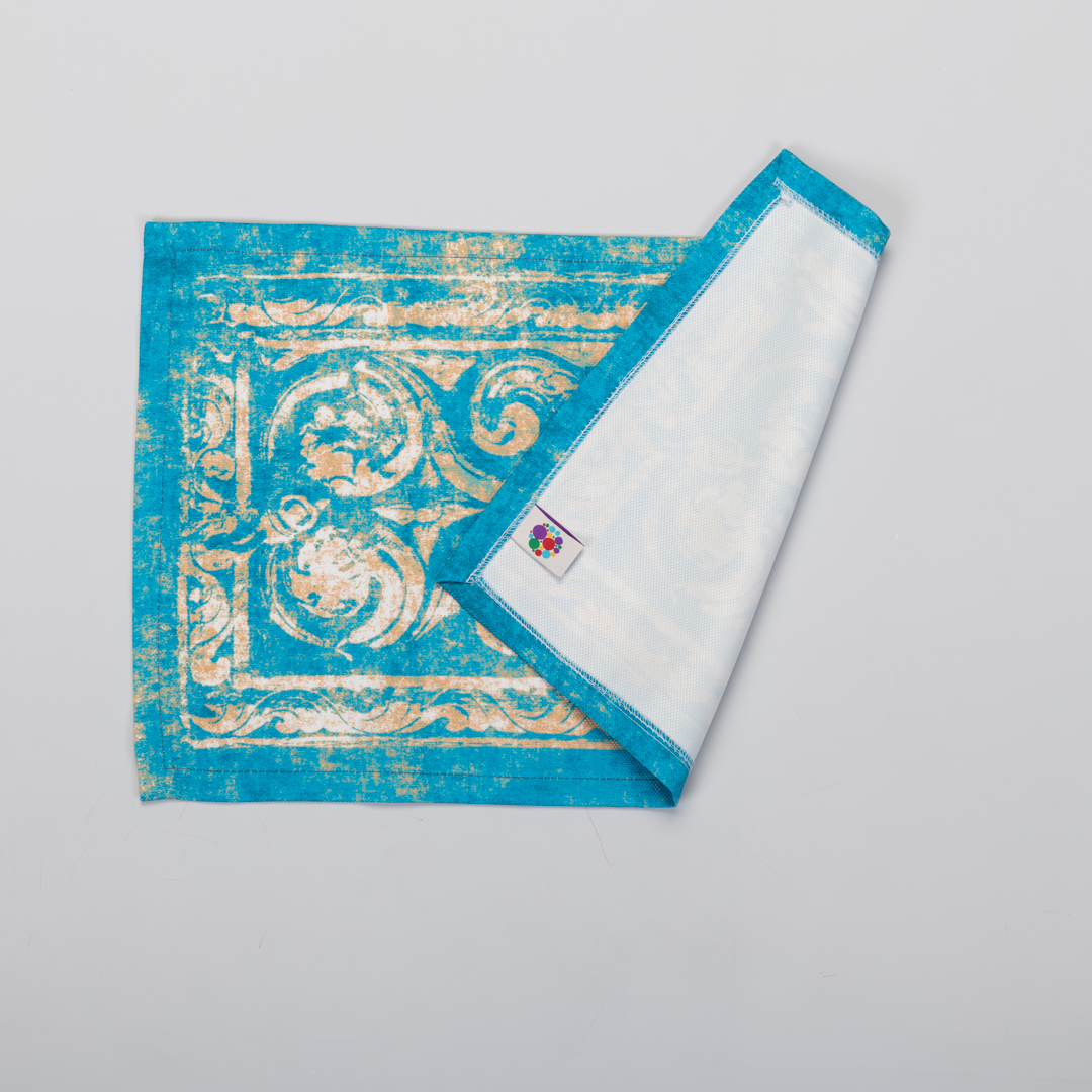 Turkooizen stoffen placemats onder het bord – Model Firoozeh