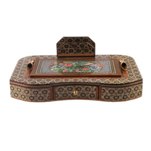 Decoratieve bureauaccessoire – Pauwmotief, Khatamkari kunst