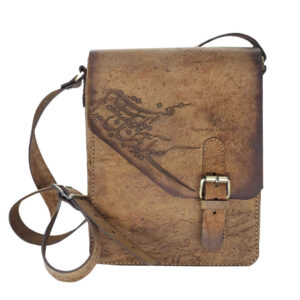 Handgemaakte Leren Crossbody Tas – Perzisch Gedicht Design