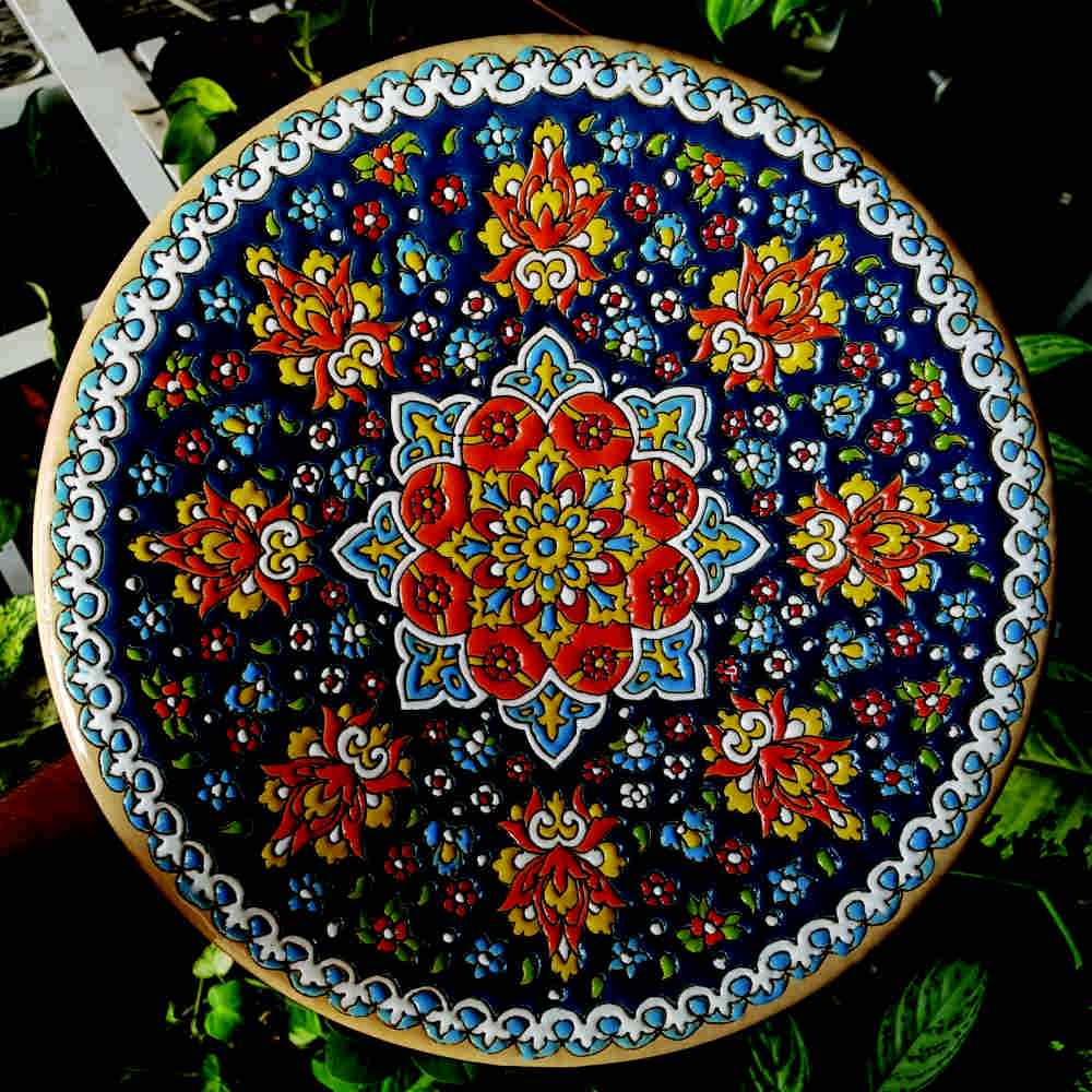 Decoratieve Aardewerk Schotel Handgeschilderd met Perzische Minakari Emaille Omid