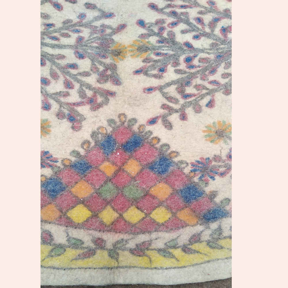 Perzisch Vilttapijt Handgemaakt – Model Raha Rond Wit – Bloemen