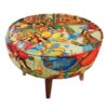 Traditionele Perzische voetenbank met houten poten en fluwelen stof Pictorial