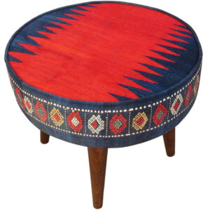 Traditionele rode Perzische voetenbank met houten poten en fluwelen stof Marineblauw Farsh