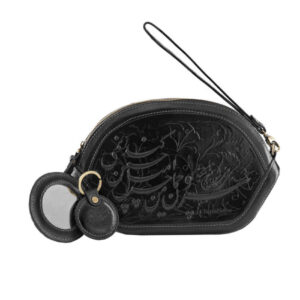 Handgemaakte Leren Crossbody Schoudertas – Perzische Calligrafie Tamana