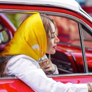 Gele Zijden Mini-Sjaal ‘Azadi’ – Artistiek Design