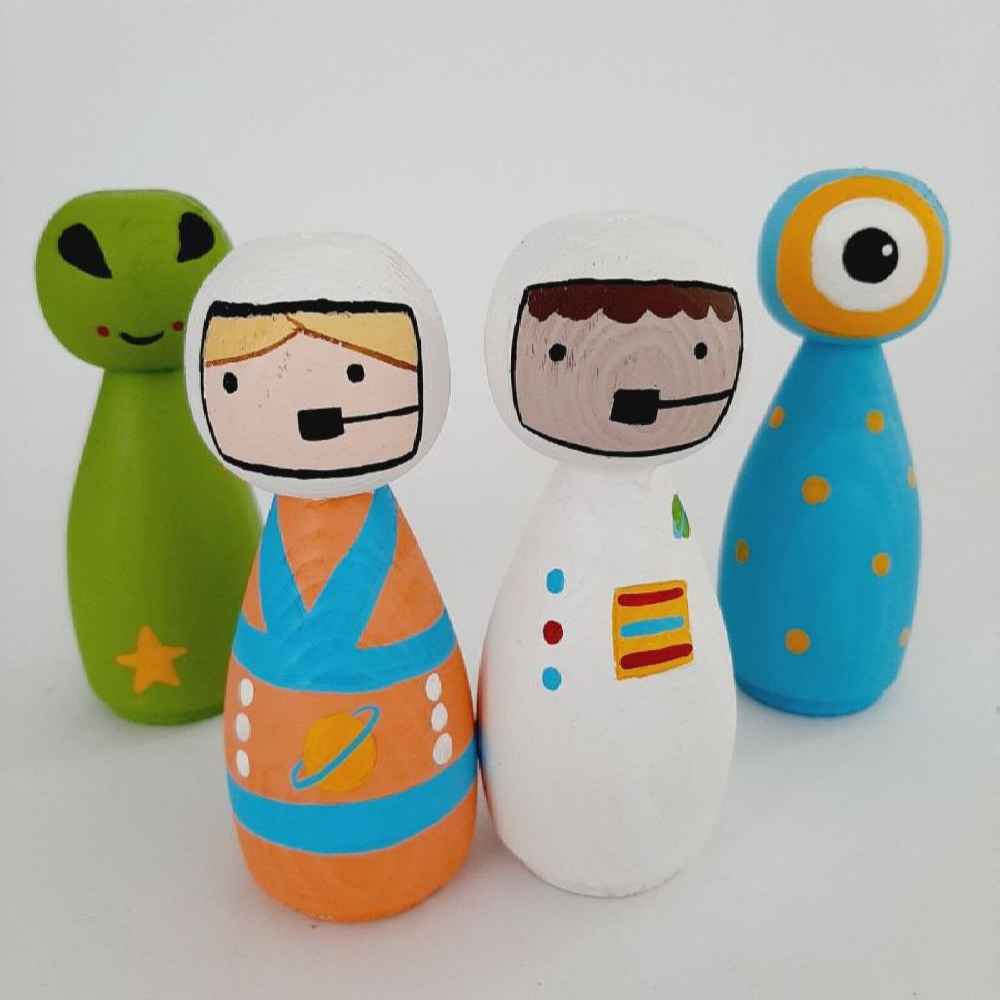 Handgemaakte houten peg poppetjes – Astronauten