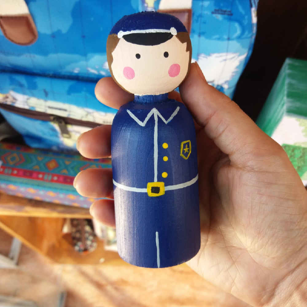 Handgemaakte houten peg poppetjes – Politie & Dief