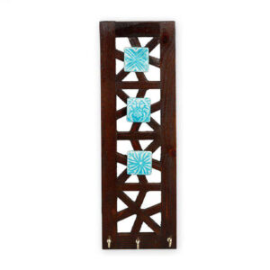 Decoratieve houten wand-sleutelhouder met ontwerp Gereh