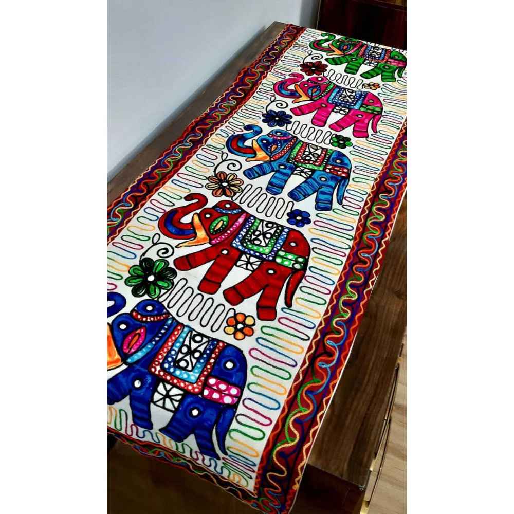 Geborduurd wandtapijt – Balochi Fil Kunst