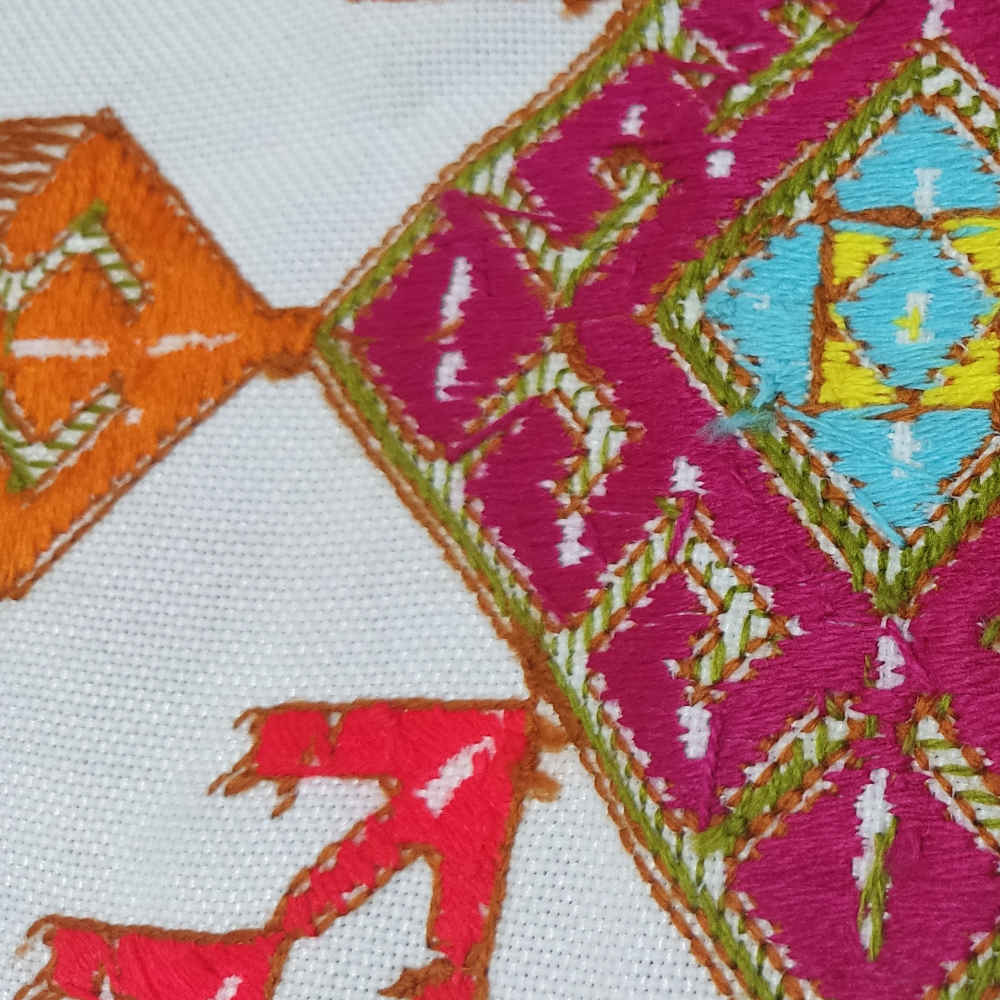 Perzisch geborduurd wandtapijt – Ania textielkunst