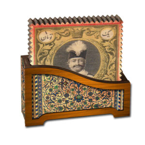 Ondersetset & houder met Naser al-Din Shah Qajar patroon