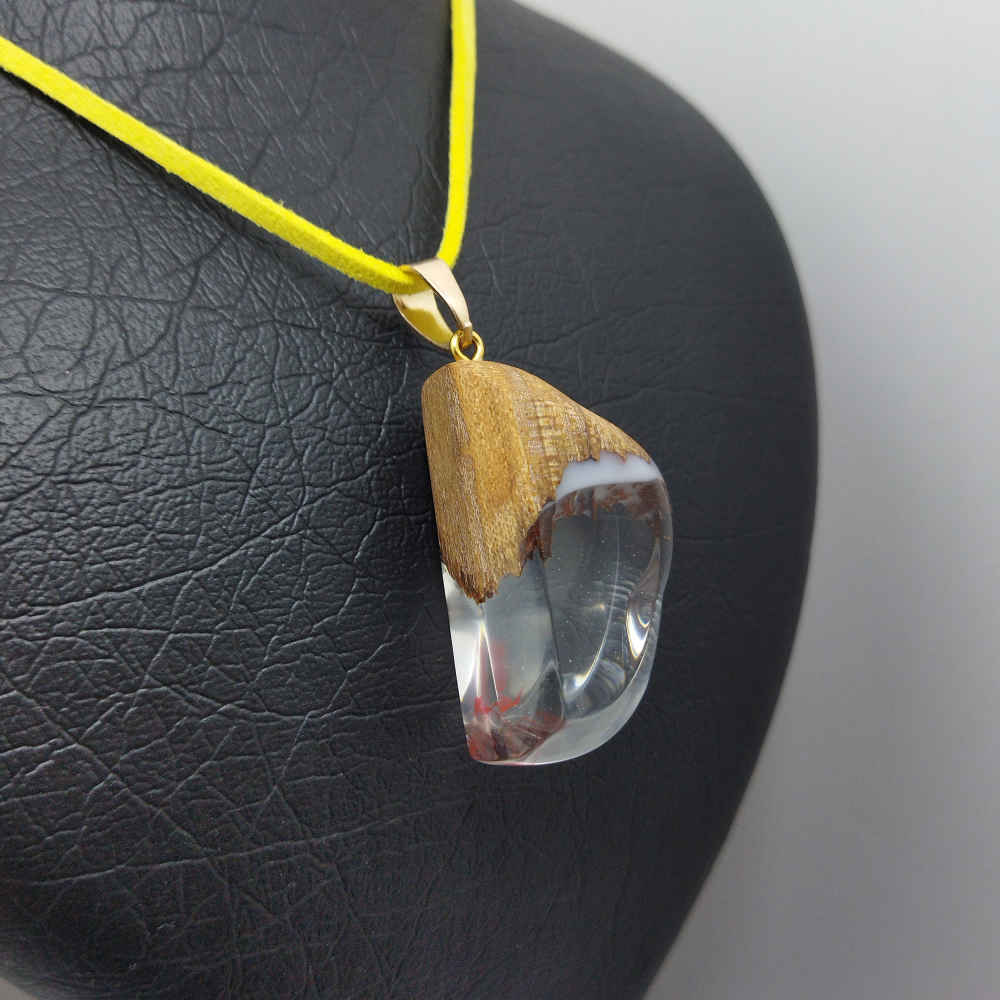 Hout-en-hars ketting handgemaakt artistiek gedurfd model Leili