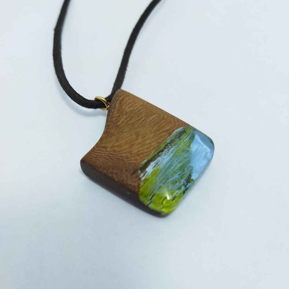 Hout-en-hars ketting handgemaakt artistiek gedurfd model Rock
