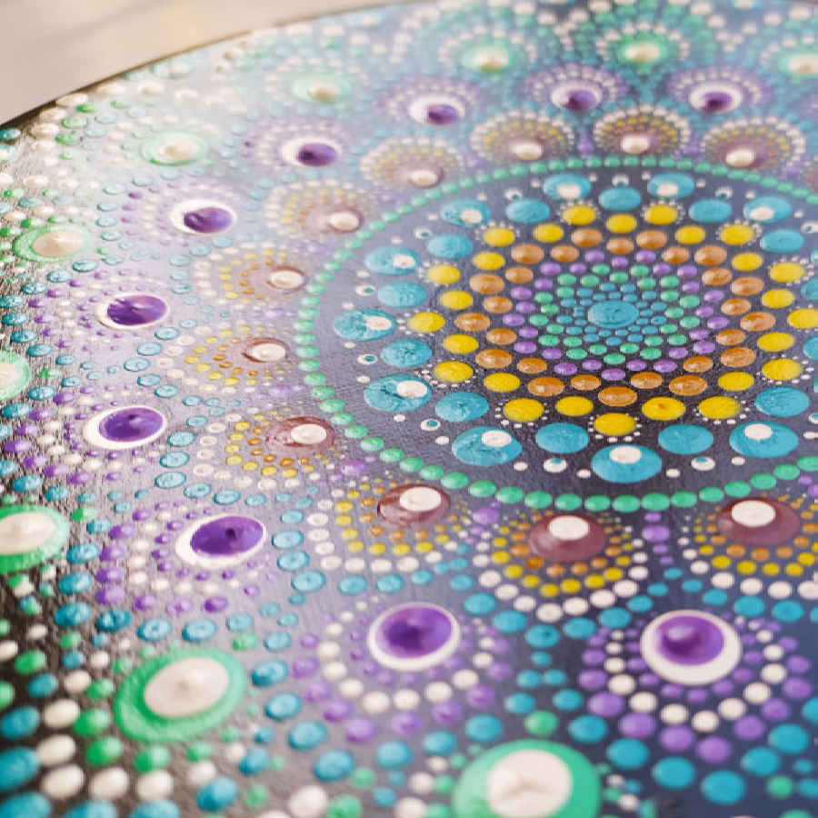 Decoratief aardewerken bord handgeschilderd dot-art Geometrisch