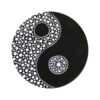 Decoratief aardewerken bord handgeschilderd dot-art Yin-yang