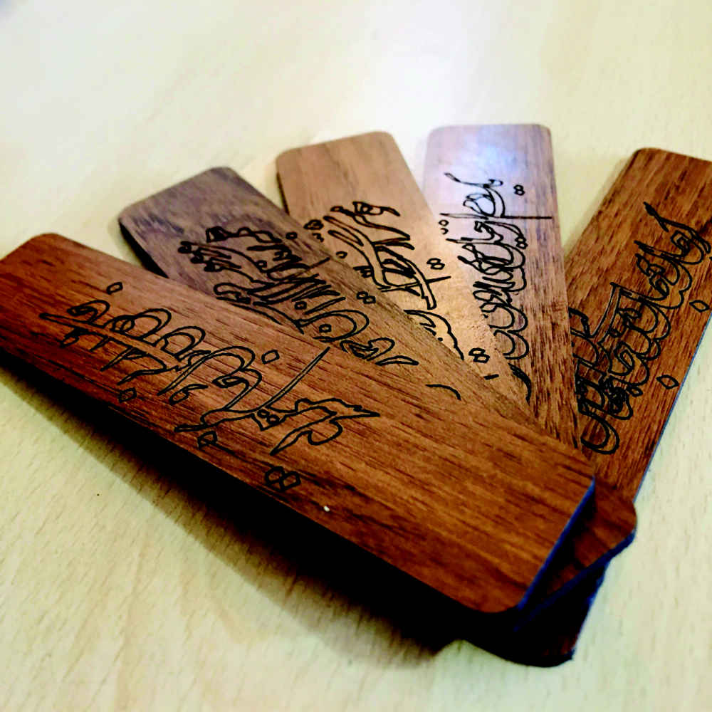 Perzische Houten Bladwijzer met Kalligrafisch Gedicht – Set van 5