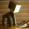 Handgemaakte en verstelbare houten bureaulamp – Hond-figuur