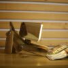 Handgemaakte en verstelbare houten bureaulamp – Hond-figuur