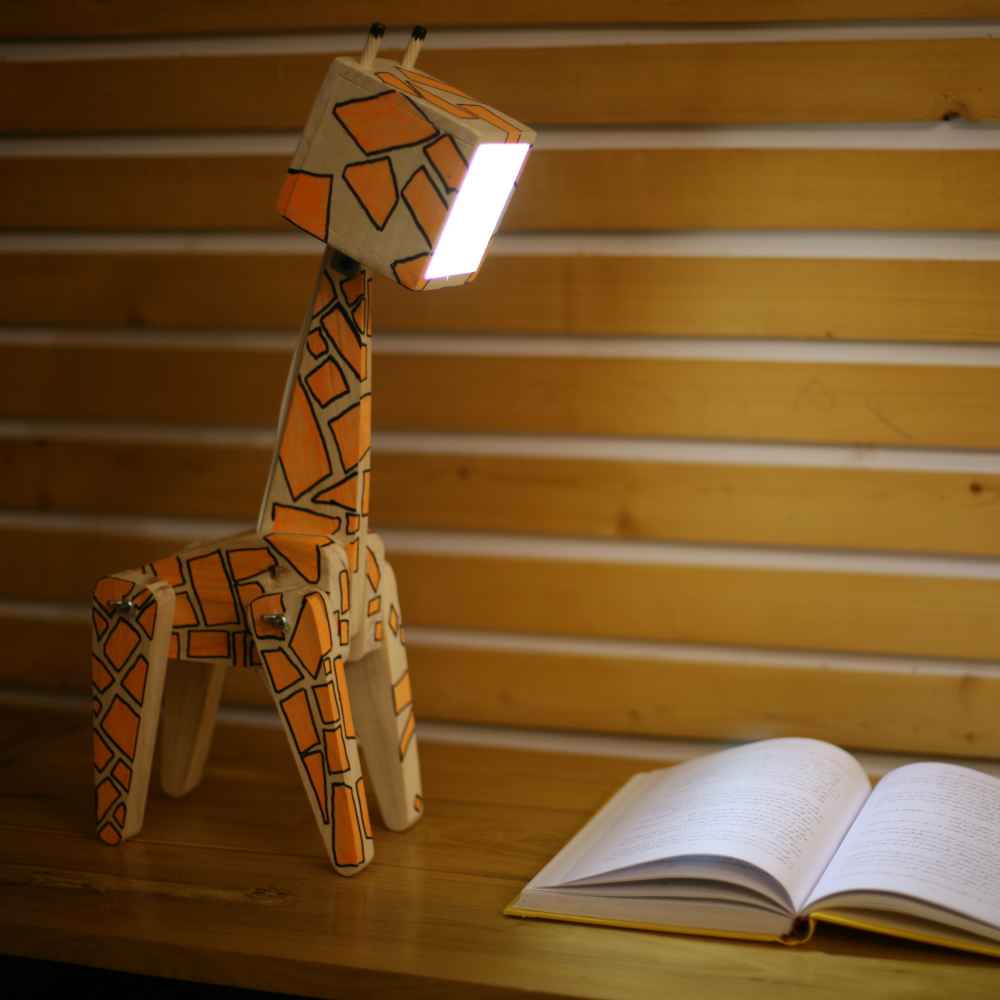 Novelty sculpturale houten giraf-bureaulamp