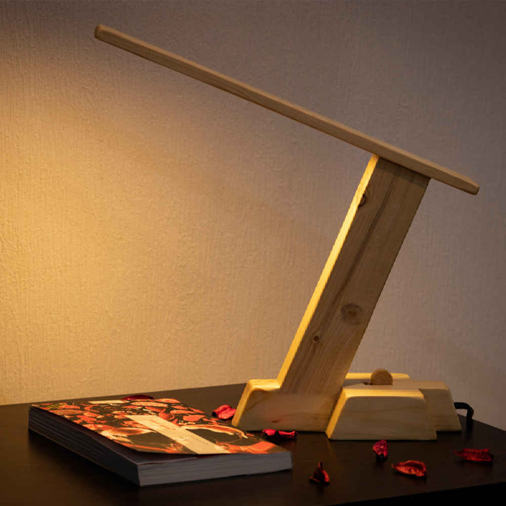 Handgemaakte verstelbare houten bureaulamp P0410