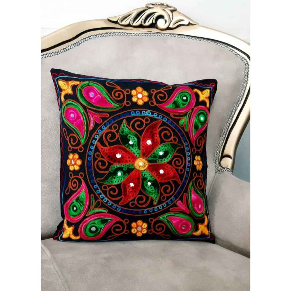 Geborduurde Kussenhoes – Flower Suzani Design