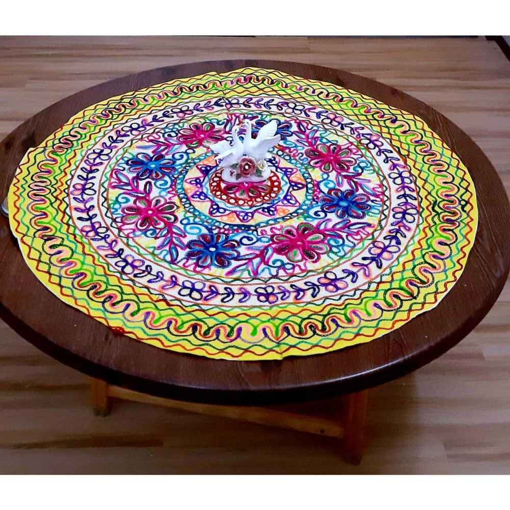 Handgeborduurd Rond Tafelkleed Model Goud