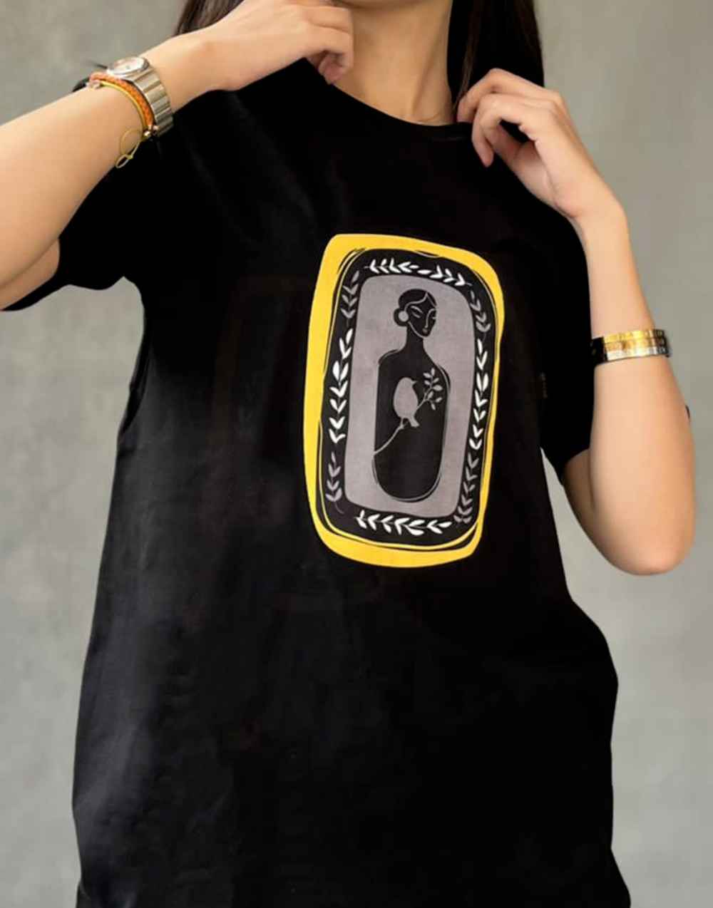 Unisex Grafisch T-shirt – Model Zendegi | Leven-Geïnspireerd Artistiek T-shirt