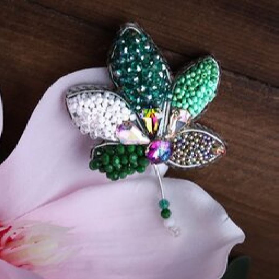 Vrouwelijke Handgemaakte Geborduurde Broche Speld – Blad Ontwerp