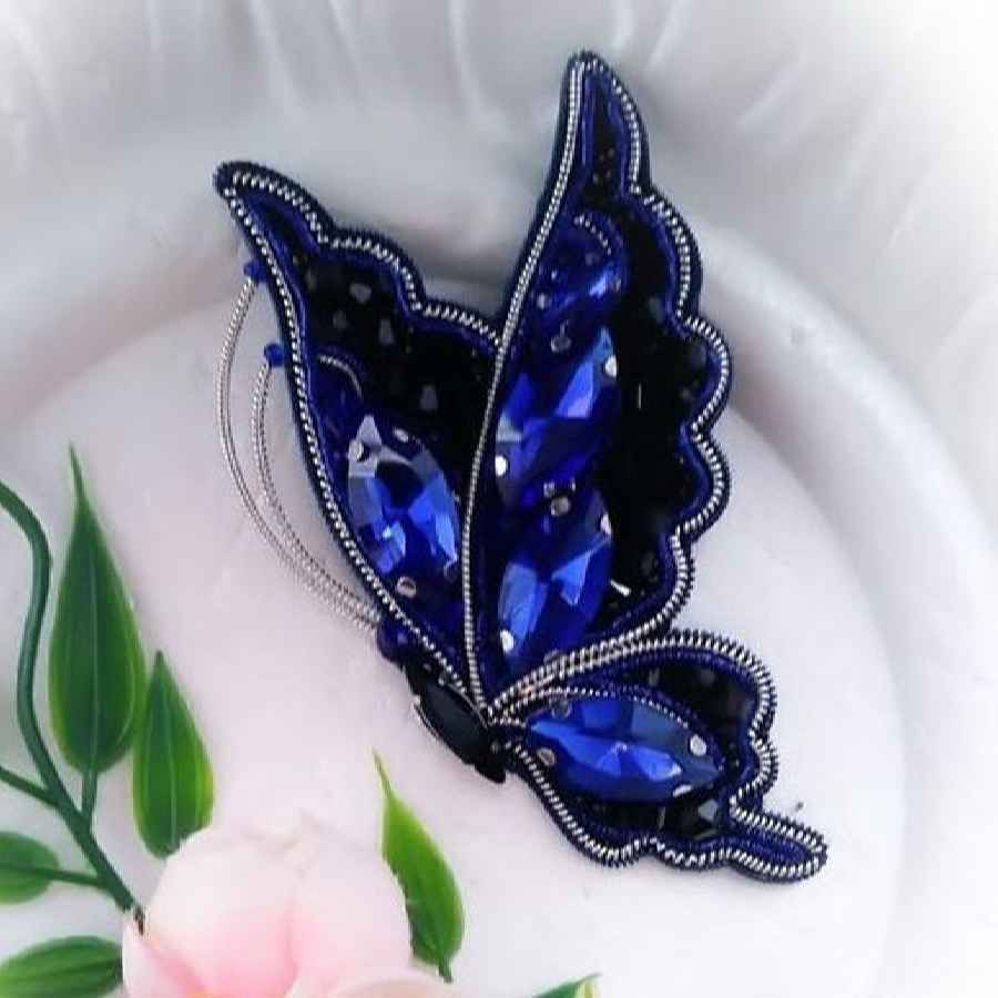 Handgemaakte Damesbroche met Kralen – Parva-model