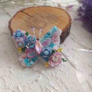 Handgemaakte Damesbroche met Kralen – Vlindermodel