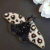 Handgemaakte Damesbroche met Kralen – Nachtvlinder-ontwerp